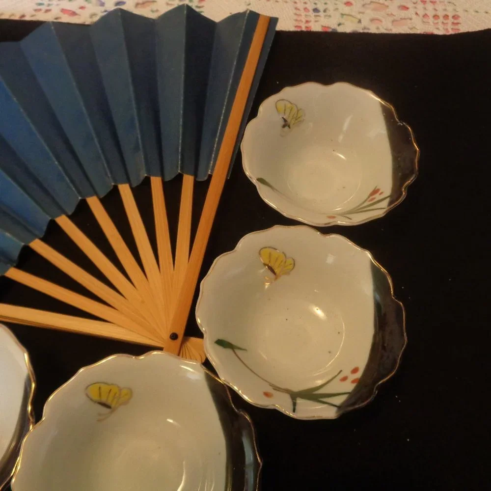 VINTAGE ASIAN 4 BUTTERFLY BOWLS & FAN LOT